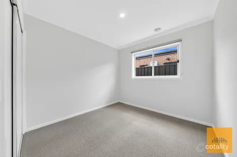 Property photo of 77 Adelong Boulevard Cobblebank VIC 3338