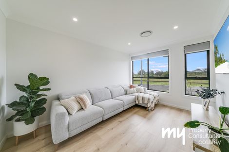 Property photo of 70 Silvester Way Gledswood Hills NSW 2557