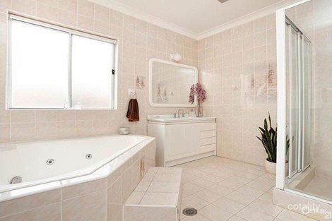 Property photo of 12 Niland Place Edensor Park NSW 2176