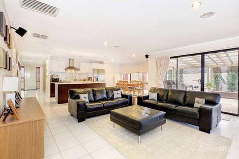 Property photo of 16 York Close Taylors Hill VIC 3037