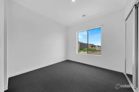 Property photo of 11 Coolangatta Drive Mickleham VIC 3064
