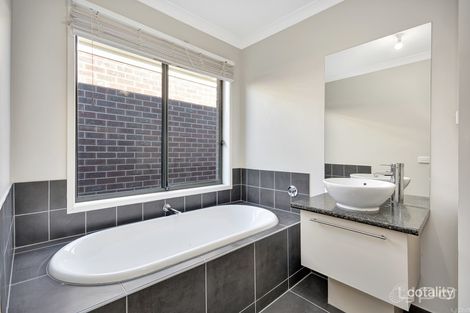 Property photo of 14 Brumby Street Manor Lakes VIC 3024