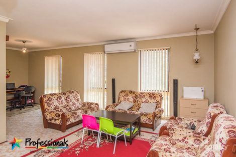 Property photo of 1 Haslemere Drive Mount Nasura WA 6112