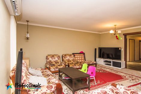 Property photo of 1 Haslemere Drive Mount Nasura WA 6112