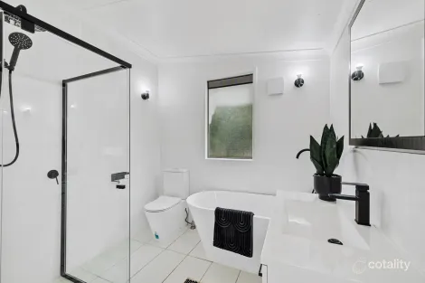 Property photo of 17 Dean Street Berserker QLD 4701