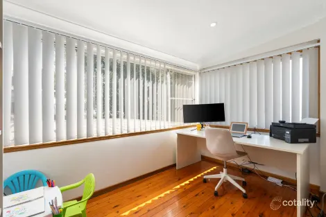 Property photo of 8 Barrymount Crescent Mount Lofty QLD 4350
