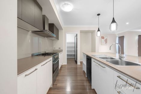 Property photo of 14 Aqua Rise Craigieburn VIC 3064