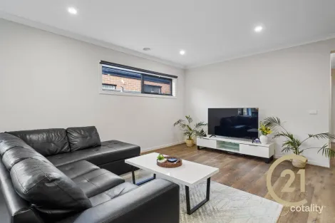Property photo of 12 Ionica Loop Truganina VIC 3029