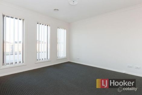 Property photo of 4/30 Sir Thomas Drive Pakenham VIC 3810