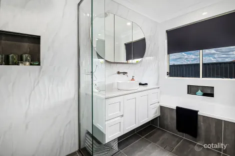 Property photo of 12 Elbe Place Meadowbrook QLD 4131