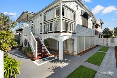 35 Victoria Ave, Woody Point, QLD 4019