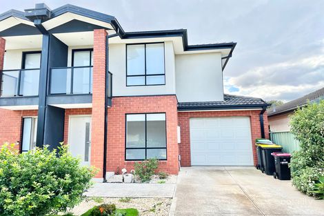39b Wendouree Pde, Caroline Springs, VIC 3023