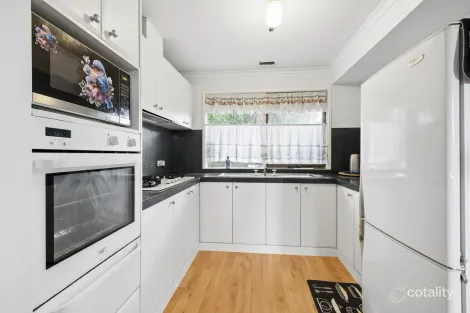 Property photo of 16 Gorae Court Westmeadows VIC 3049
