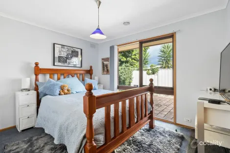 Property photo of 16 Gorae Court Westmeadows VIC 3049