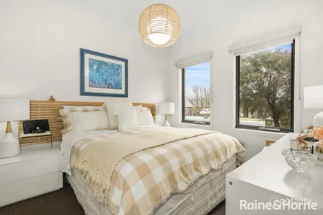 Property photo of 1/7 Francis Crescent Gisborne VIC 3437