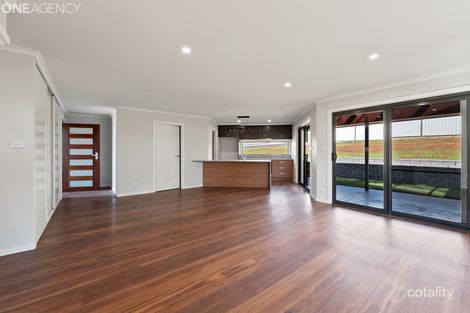 Property photo of 8 Rowena Court Devonport TAS 7310