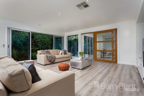 Property photo of 2 Viewbank Court Point Cook VIC 3030
