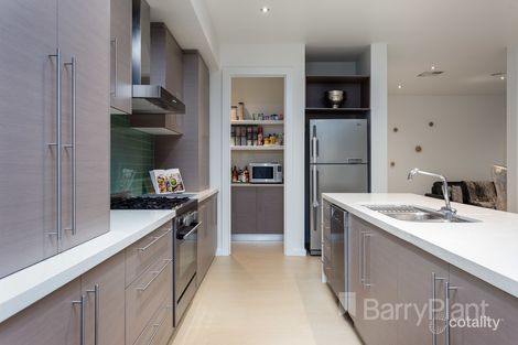 Property photo of 2 Viewbank Court Point Cook VIC 3030