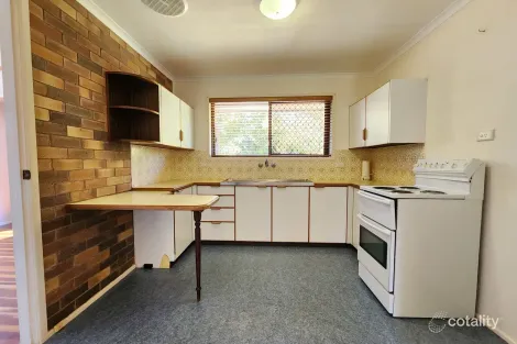 Property photo of 4 Henry Street Mount Lofty QLD 4350