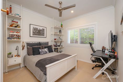 Property photo of 5 Emerson Drive Bonogin QLD 4213
