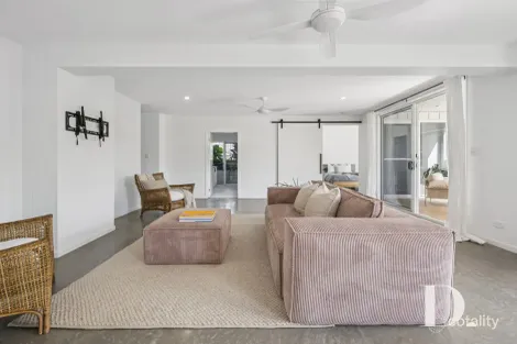 Property photo of 8 Bruce Taylor Circuit Korora NSW 2450