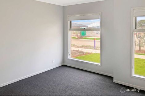 Property photo of 10 Gellibrand Drive Mickleham VIC 3064