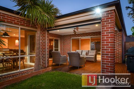 Property photo of 2 Faldo Place Cranbourne North VIC 3977