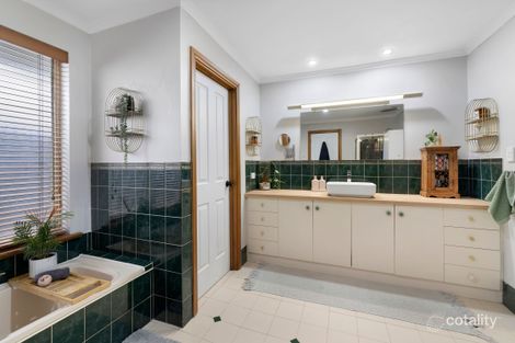 Property photo of 40 Knox Drive Woodcroft SA 5162