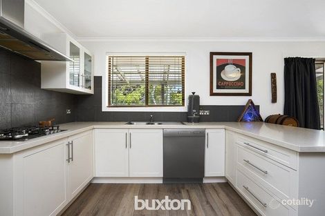 Property photo of 5 Pratt Court Bell Post Hill VIC 3215