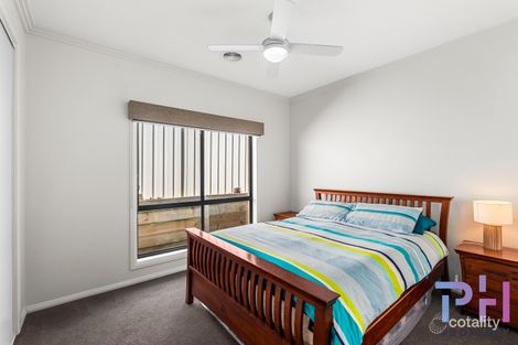 Property photo of 3 Pinnacle Terrace Golden Square VIC 3555