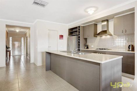 Property photo of 3 Zizina Avenue Tarneit VIC 3029