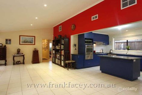 Property photo of 6 Petrel Place Berwick VIC 3806