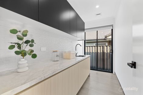 Property photo of 48 Scoria Circuit Craigieburn VIC 3064