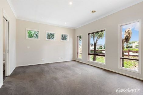 Property photo of 2 Henry Lawson Drive Pakenham VIC 3810