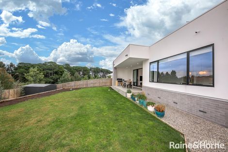 Property photo of 30 Wallaby Run Gisborne VIC 3437