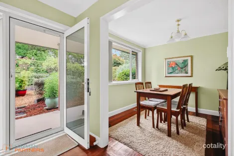 Property photo of 33 Ainsworth Street Mawson ACT 2607