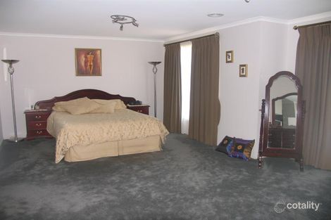 Property photo of 2 Jack William Way Berwick VIC 3806