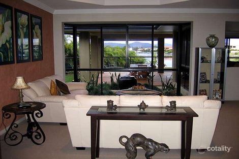 Property photo of 36 John Dalley Drive Helensvale QLD 4212