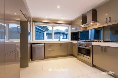 Property photo of 4 Miles Court Cranbourne VIC 3977