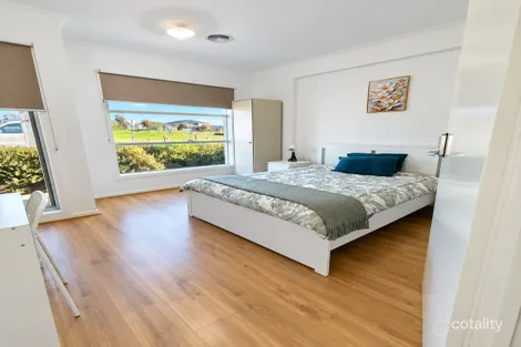 53 Odeon Ave, Clyde North, VIC 3978