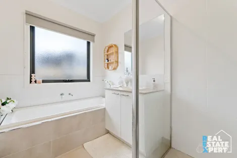 Property photo of 2 Alfonso Court Lynbrook VIC 3975