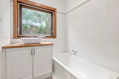 Property photo of 41 Kinlock Street Bell Post Hill VIC 3215