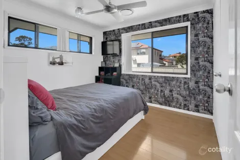 Property photo of 27 Tanzen Drive Arundel QLD 4214