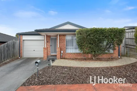30/11 Hawk Ave, Pakenham, VIC 3810