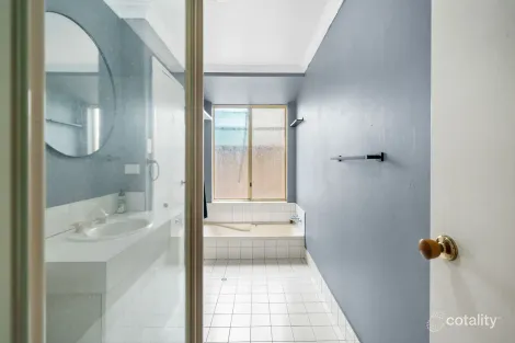 Property photo of 10 Kentia Close Warnbro WA 6169