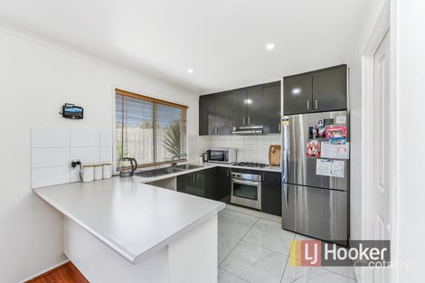 Property photo of 10 Edgewood Close Narre Warren South VIC 3805