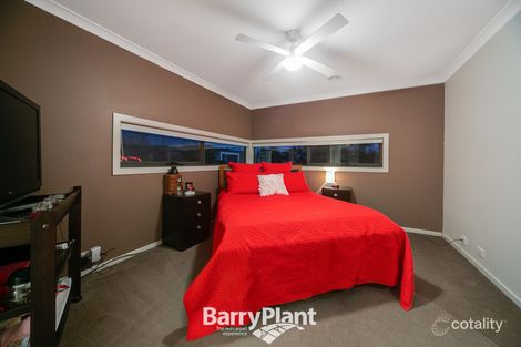 Property photo of 13 Kimberley Grove Pakenham VIC 3810