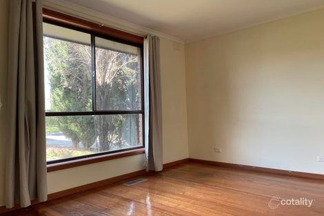 Property photo of 27 Wenden Road Mill Park VIC 3082