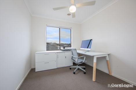 Property photo of 13 Cannington Grove Sunbury VIC 3429