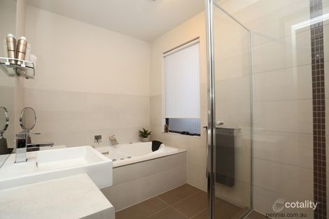 Property photo of 2A Roland Avenue Strathmore VIC 3041